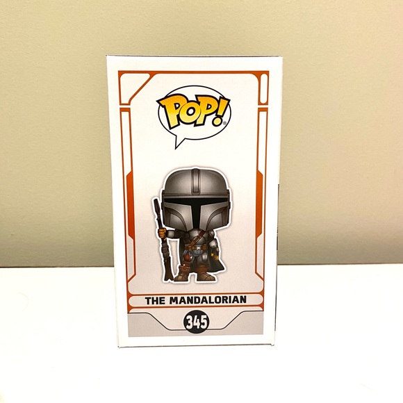 The Mandalorian Amazon Exclusive Chrome Funko Pop - Picture 3 of 6